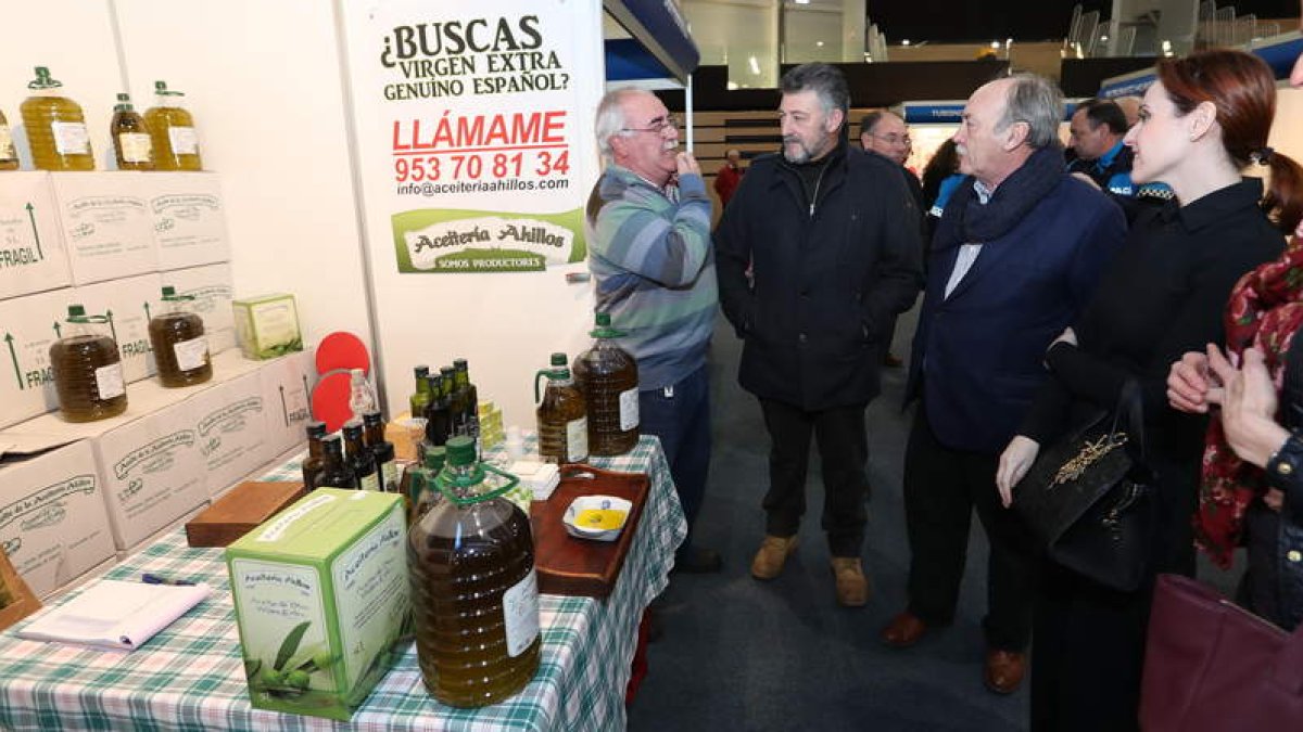 La Feria Agroalimentaria abrió ayer sus puertas con la participación de medio centenar de expositores.