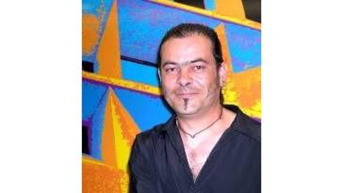 El artista leonés Santos Javier lleva sus obras digitales a El Albéitar