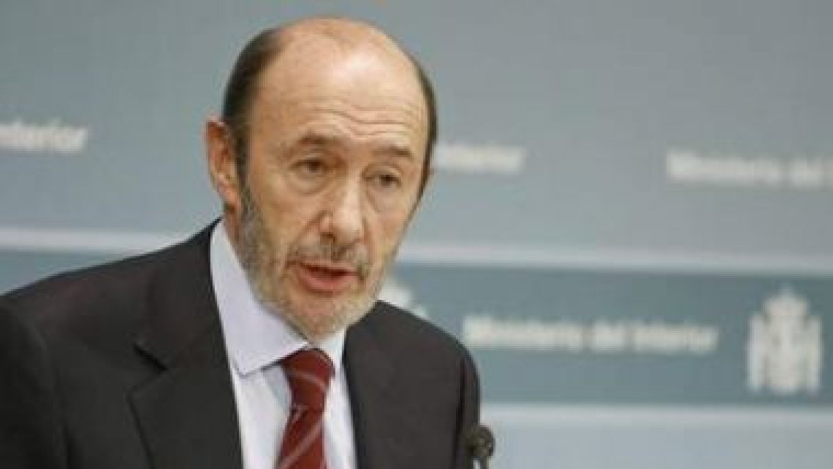 Rubalcaba explica la posición del Gobierno.