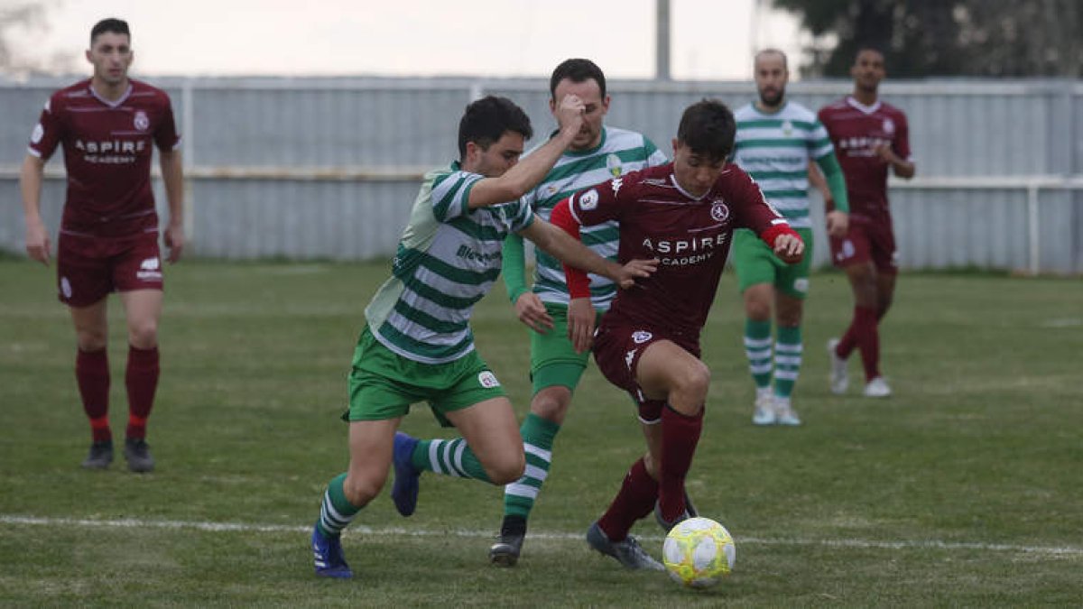 El filial blanco goleó al equipo virginiano a domicilio en la primera vuelta. FERNANDO OTERO
