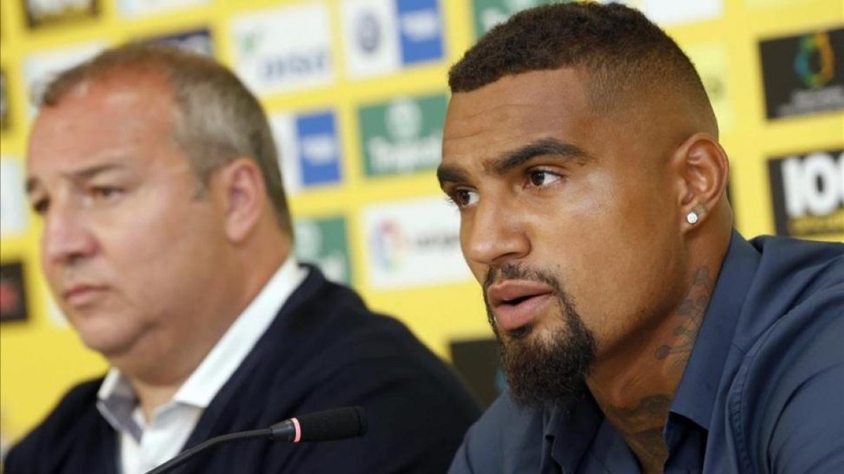 Boateng y M. Ángel Ramírez, presidente de la UD Las Palmas, durante la rueda de prensa de este miércoles.