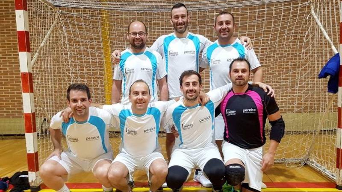 Formación del equipo del Construcciones Chombo que disputa la Liga Veteranos de Ponferrada.