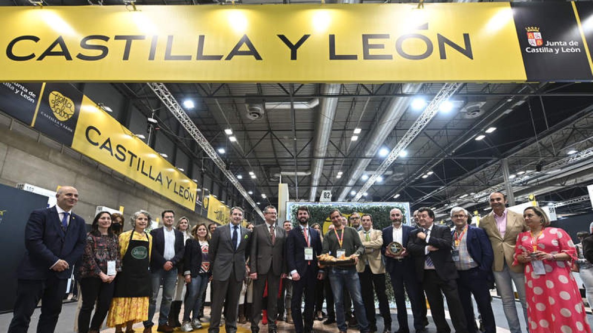 El vicepresidente Gallardo viajó al Salón Gourmet tras el acto contra el terrorismo de Burgos. F. VILLAR