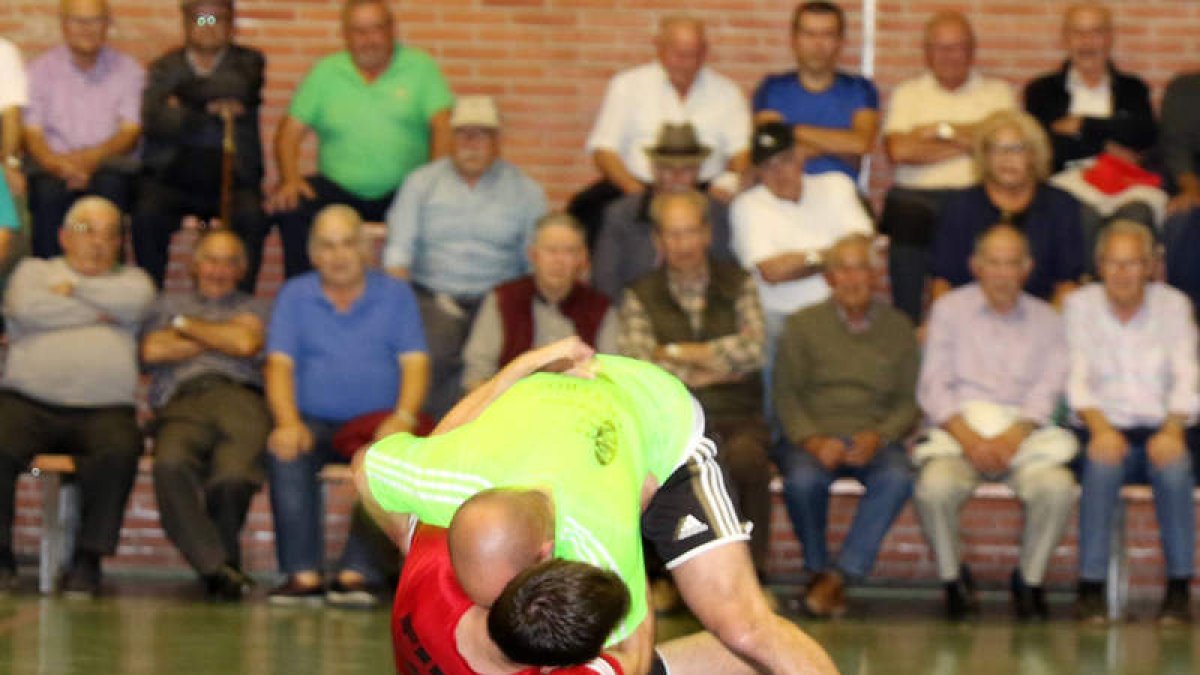 Mario del Blanco se imponía a Filín en final de ligeros y se hacía con primer triunfo de liga. A.B.