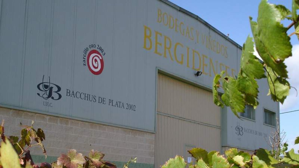Bergidenses levanta sus instalacionesen el kilómetro 400 de la vieja nacional VI, sobre una delas viñas queson propiedadde la familia.