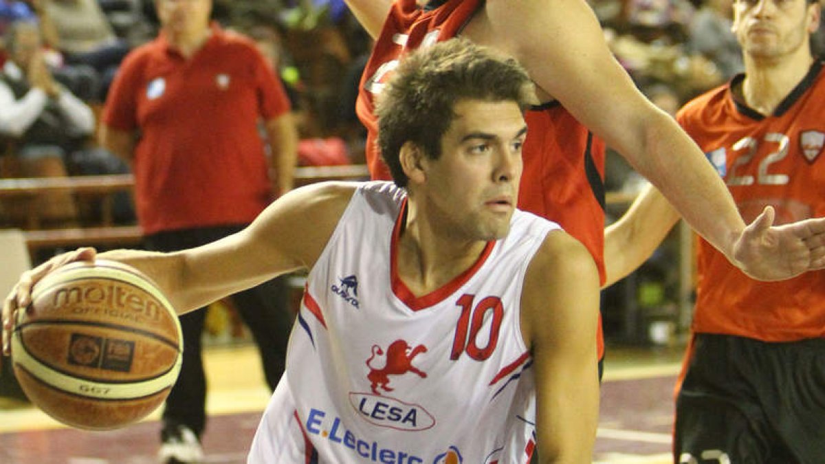 Diéguez sumó 12 puntos para el Agustinos E.Leclerc.