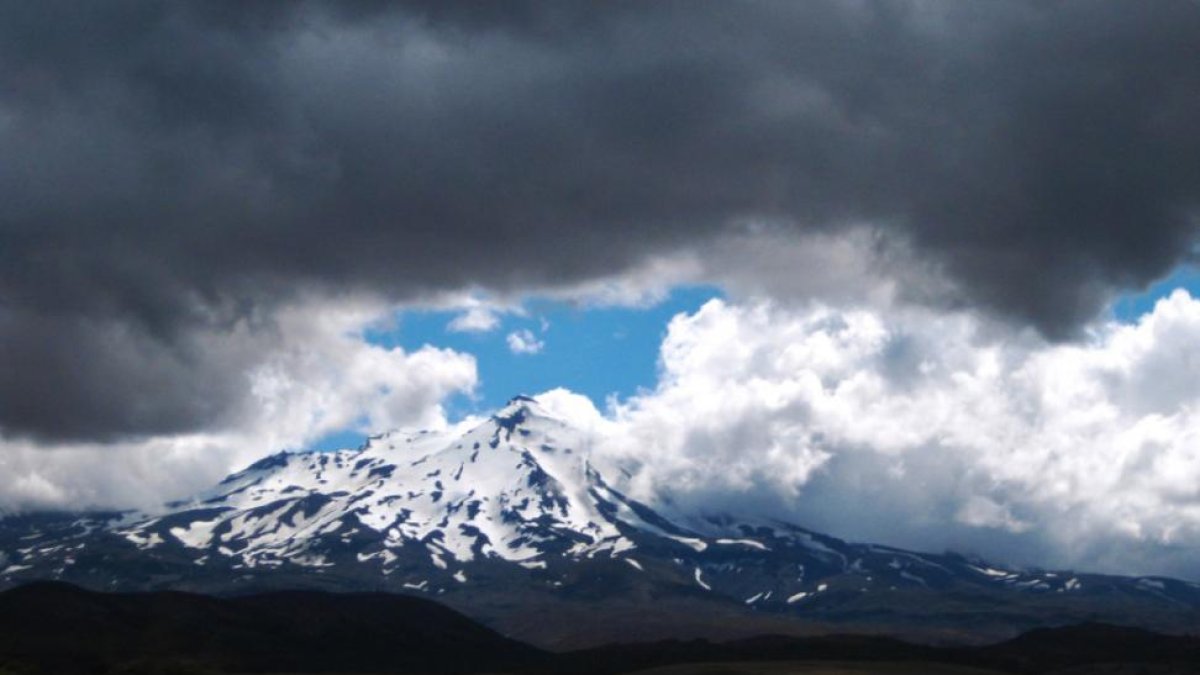 Alerta por el aumento de la actividad del volcán de 'El Señor de los Anillos'