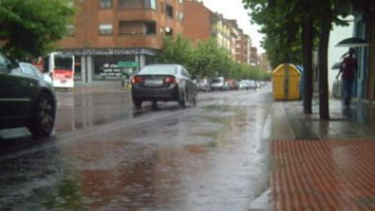 «Charcos inmensos» en la avenida Mariano Andrés.