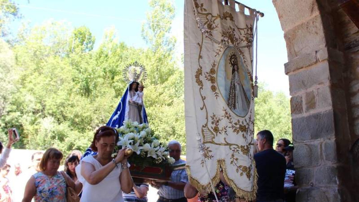 Procesión en la Ermita de las Nieves y milla urbana infantil en Páramo. AYTO PÁRAMO DEL SIL