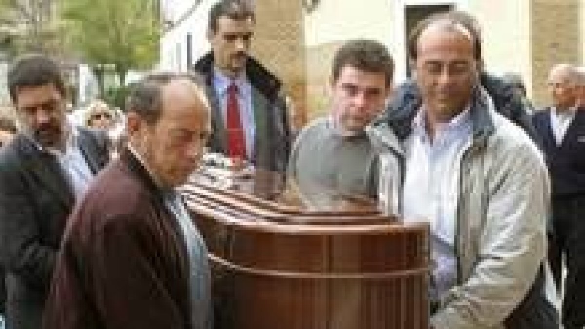 Felisa Doncel, la sexta víctima mortal por la intoxicación en Paredes de Nava fue enterrada ayer