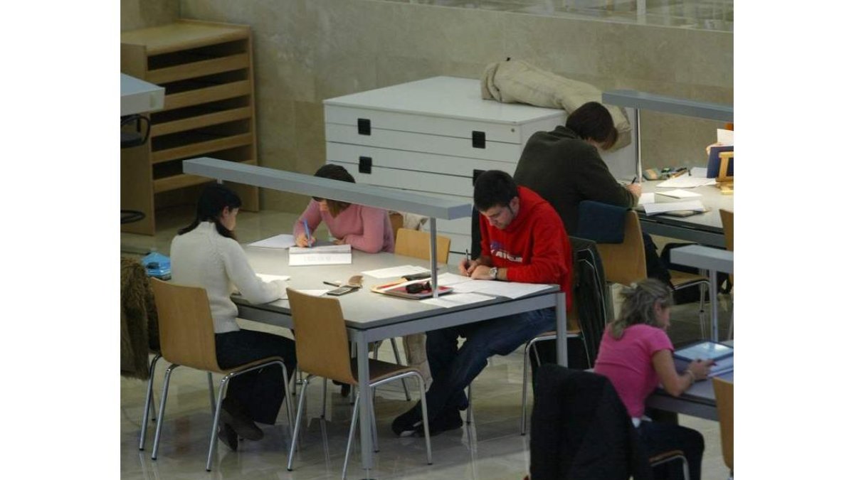 Sala de lectura de la biblioteca del Campus del Bierzo.
