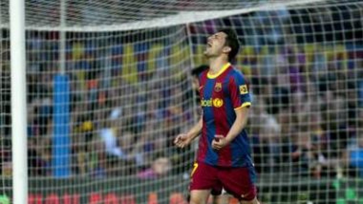 El delantero blaugrana Villa celebra el gol que abrió el marcador ante el Osasuna.