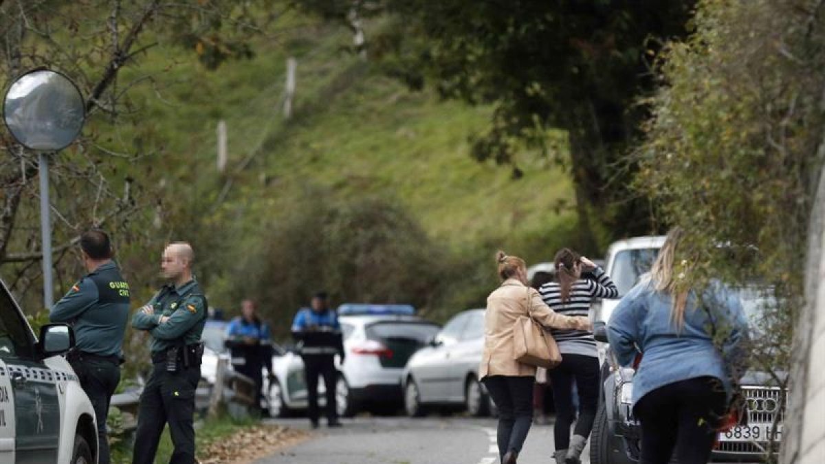 En la imagen inmediaciones de la vivienda en la que ocurrió el homicidio