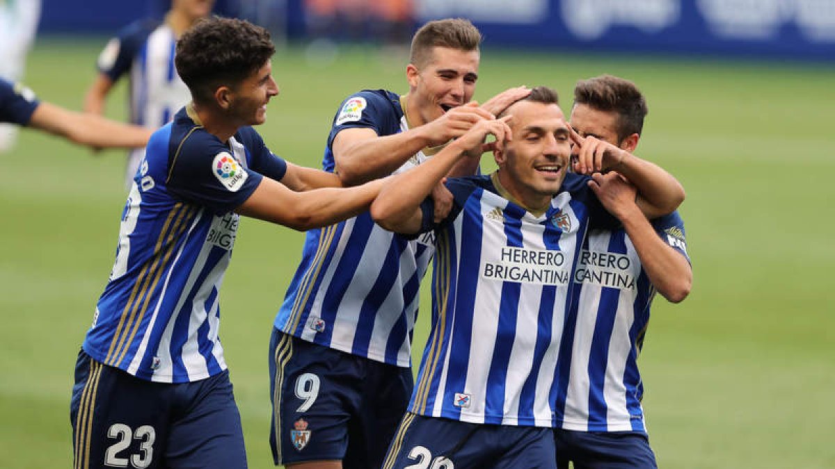 El plantel deportivista tendrá que renovarse ampliamente de cara a la temporada 2020-2021. L. DE LA MATA