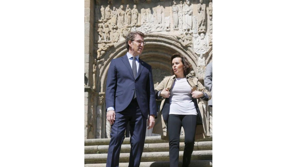 Núñez Feijóo y Sáenz de Santamaría en Santiago. LAVANDEIRA JR