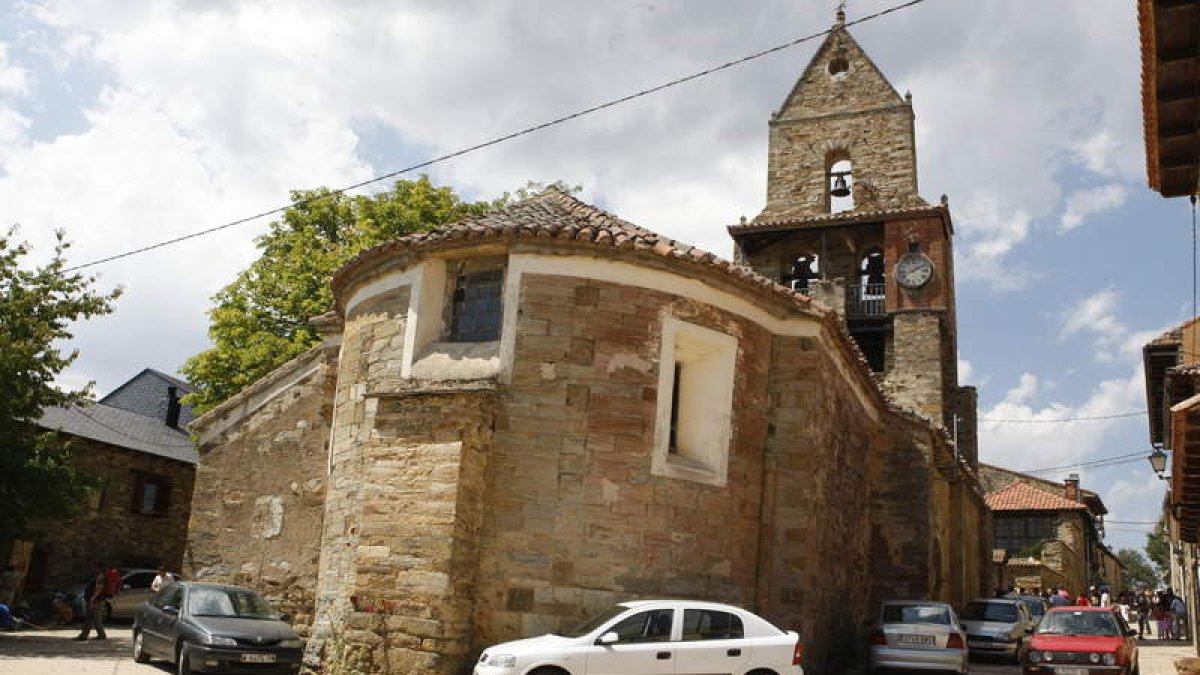 Alertan de un «colapso» en la iglesia de Rabanal