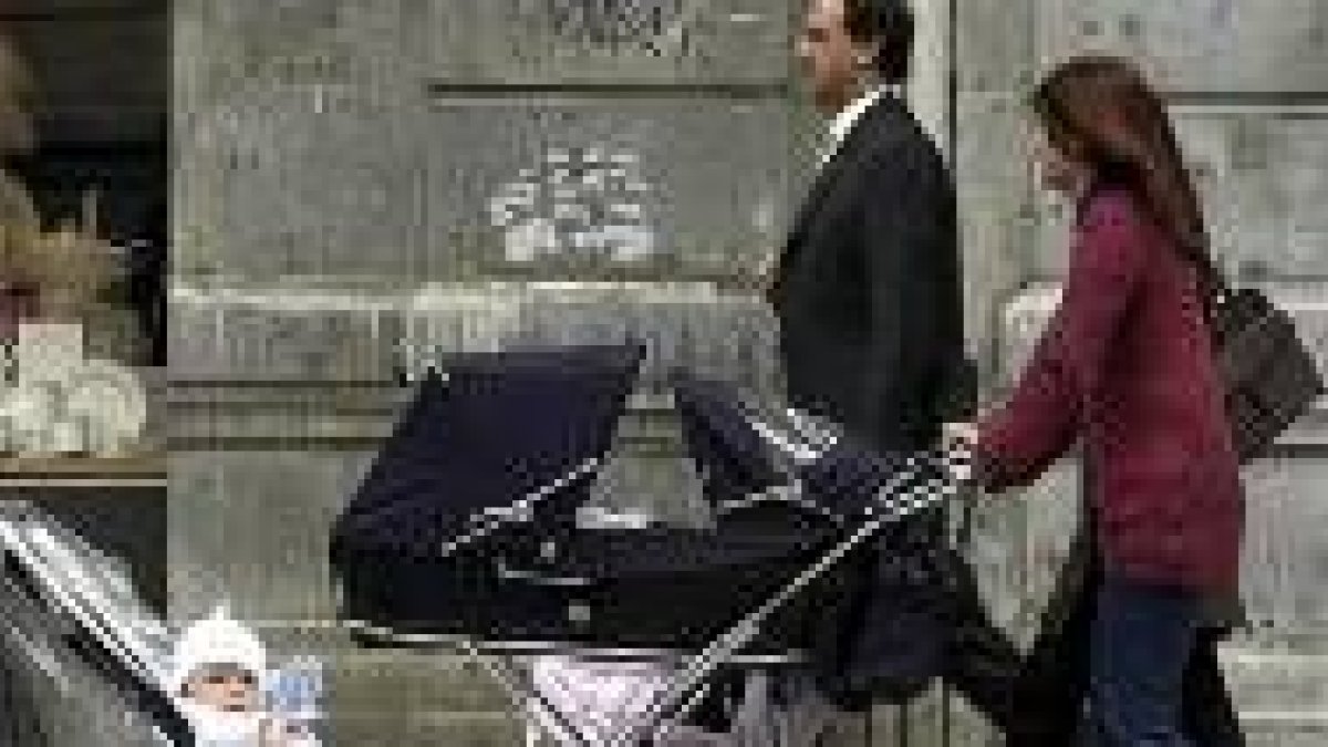 La radiografía a la familia leonesa indica que no hay recuperación en la caída de la natalidad