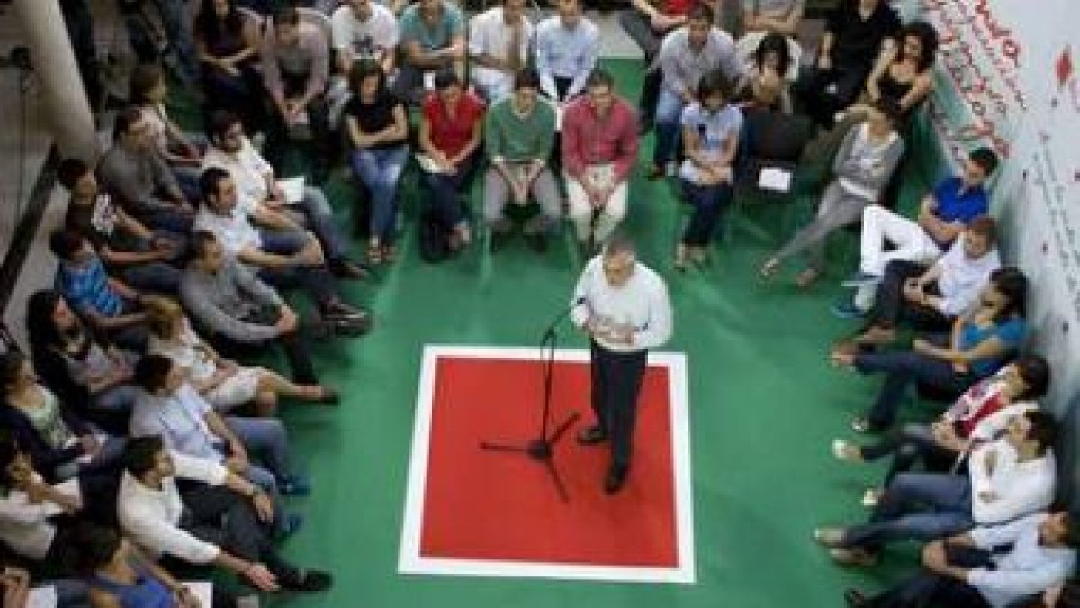 Imagen de archivo de un acto con jóvenes del presidente andaluz José Antonio Griñán.