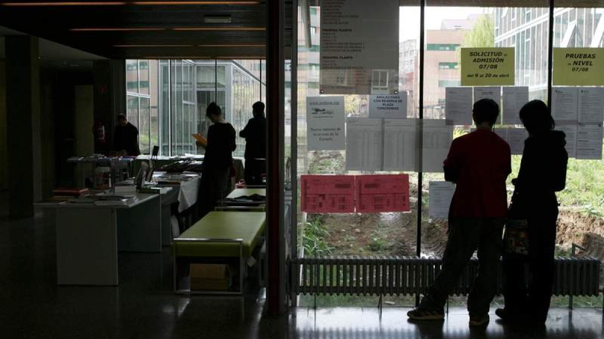 La Escuela Oficial de Idiomas de León está cada año más demandada. JESÚS F. SALVADORES