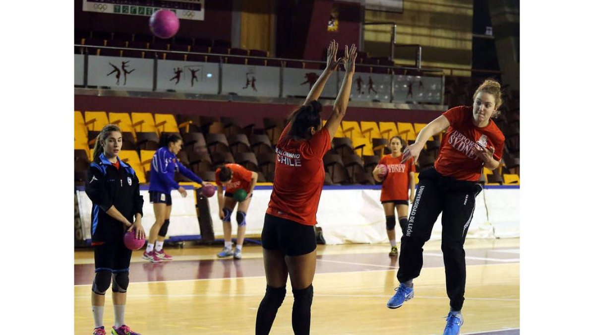 Marta Méndez y Giselle en un entrenamiento en el Palacio.
