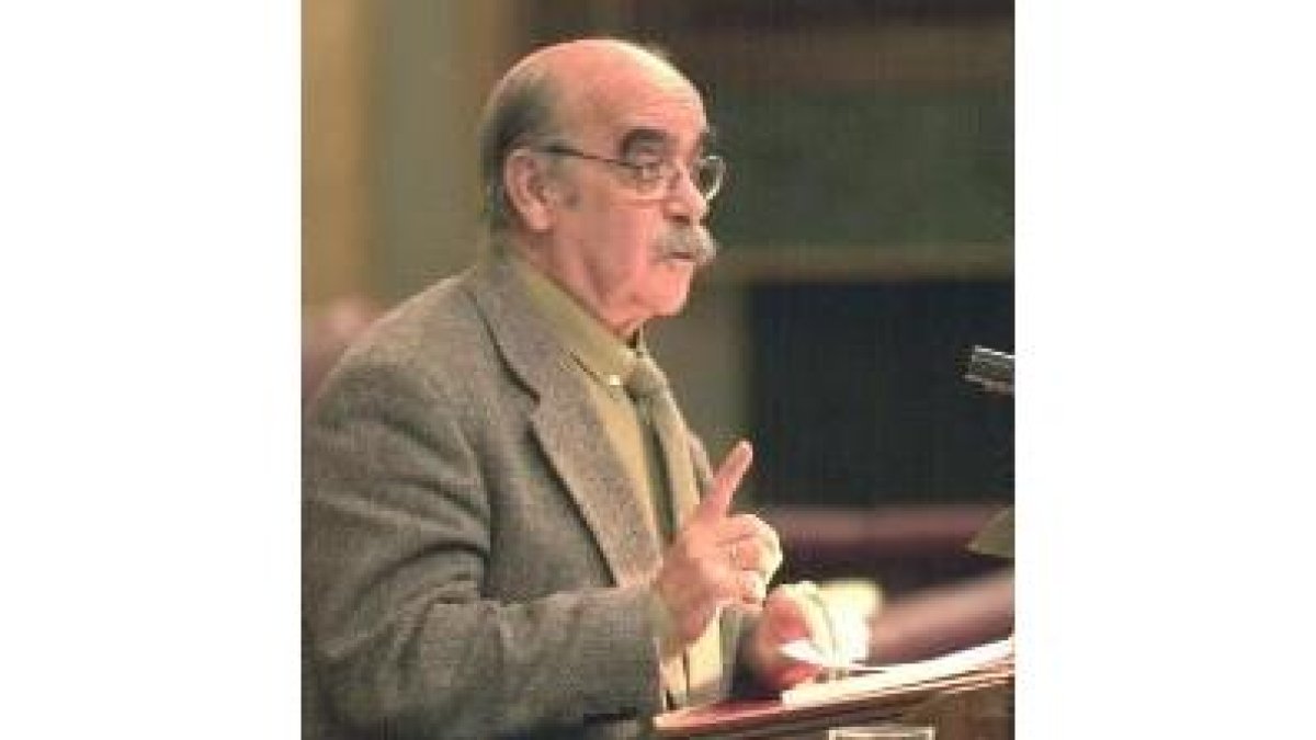 José Antonio Labordeta durante un pleno en el Congreso de los Diputados