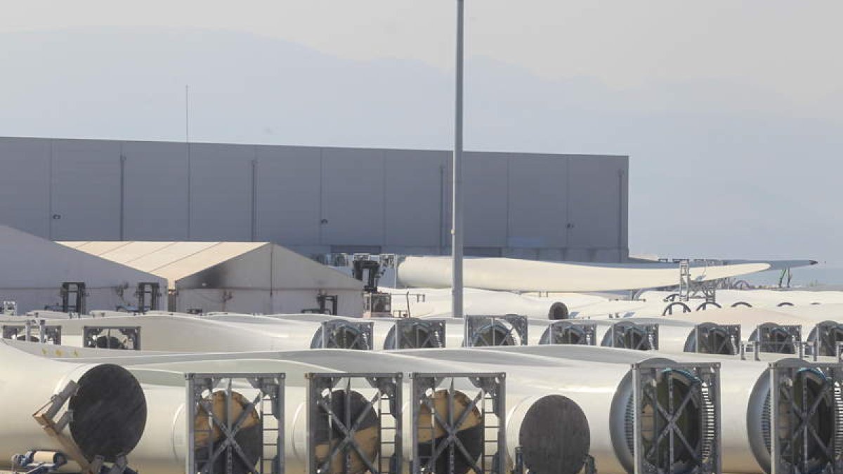 La actividad productiva en la factoría de palas eólicas se reanudará el lunes con 159 operarios.