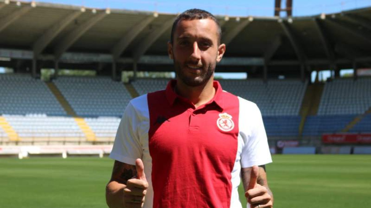 Jon Ander Amelibia afirma que la primera victoria en Liga dará confianza a la Cultural. MARCIANO PÉREZ