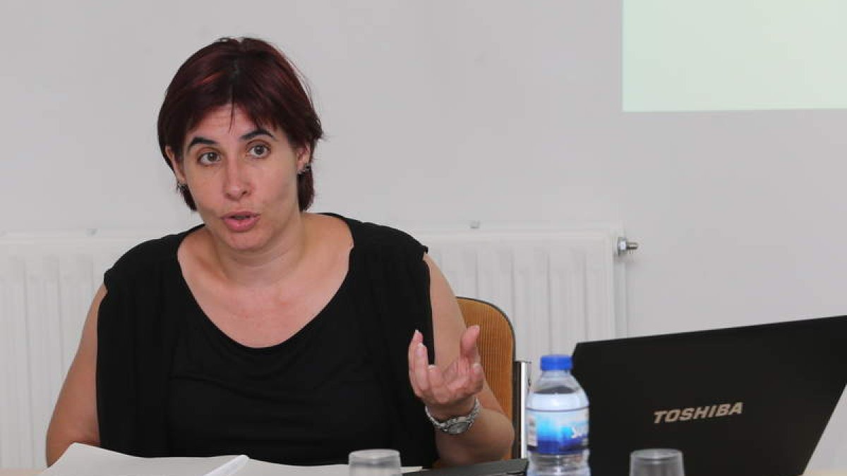 Natividad Duro Carralero, profesora de Informática de la Uned, abrió ayer el curso de verano. LDM