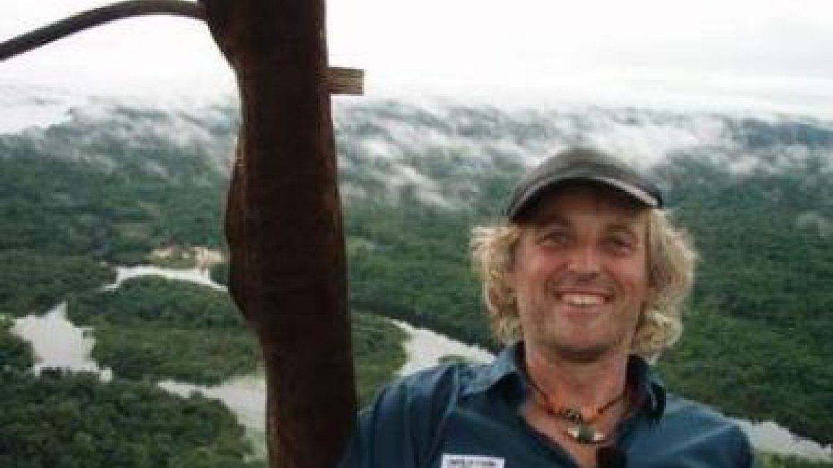 Jesús Calleja, sobrevolando la selva del Amazonas.