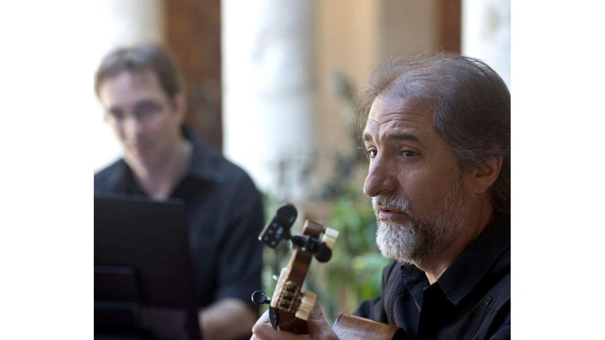 El veterano Paco Díez capitanea el grupo La Bazanca. ELÍAS MORATE