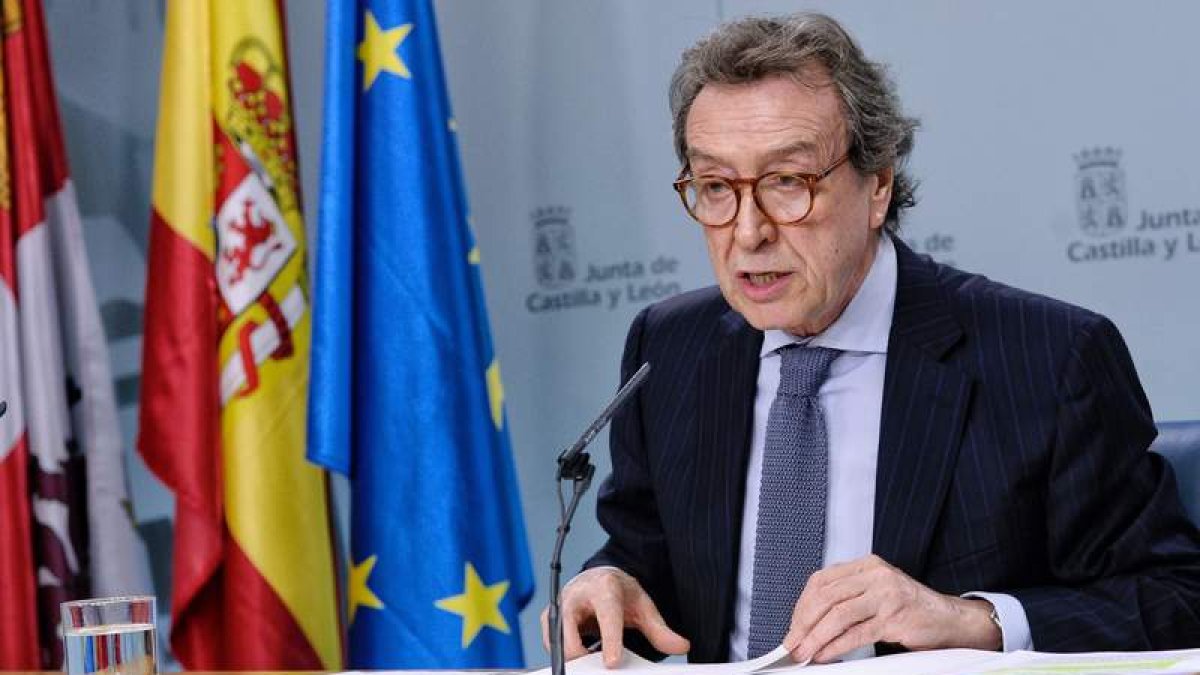 El portavoz del ejecutivo autonómico, José Antonio de Santiago Juárez. NACHO GALLEGO