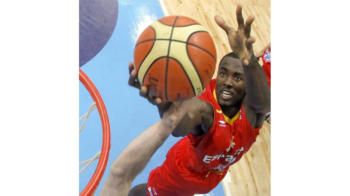 Ibaka reforzará el juego interior del Madrid al menos dos meses.