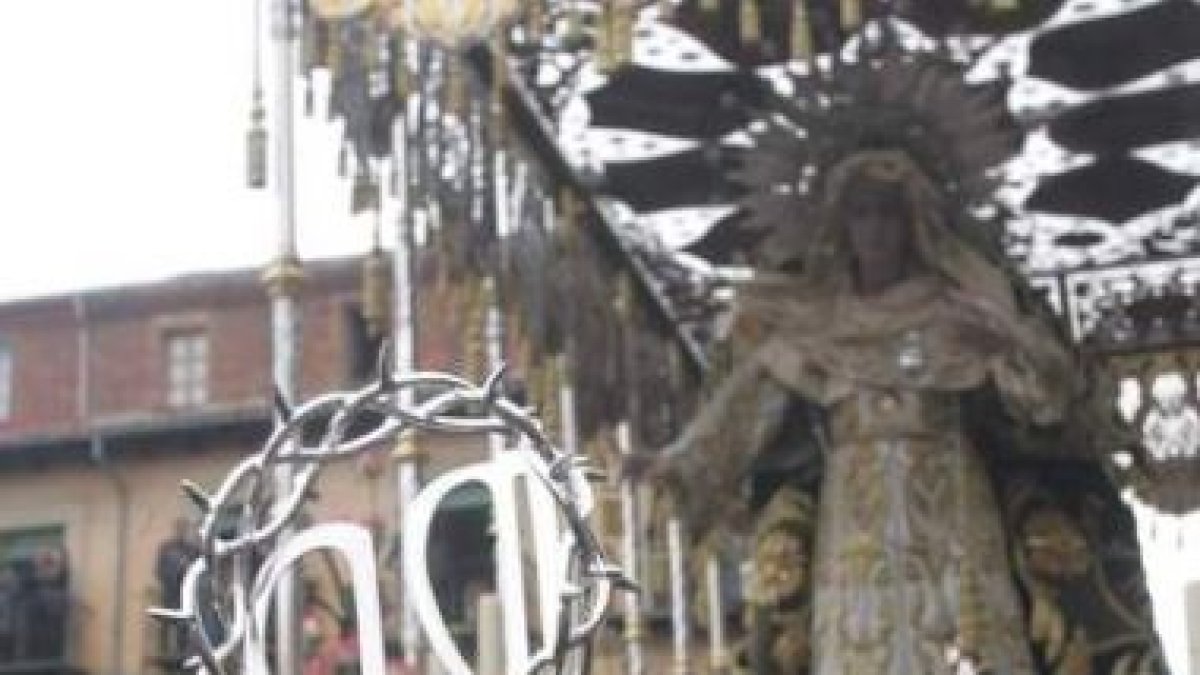 Año 1949. Presentación de la Dolorosa en el antiguo Instituto Padre Isla, en la calle Ramón y Cajal