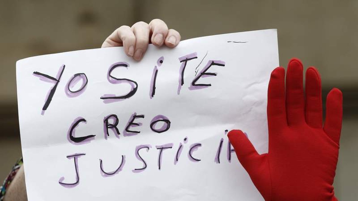 Movilización tras la sentencia por la violación grupal de Pamplona en 2018. JESUS DIGES
