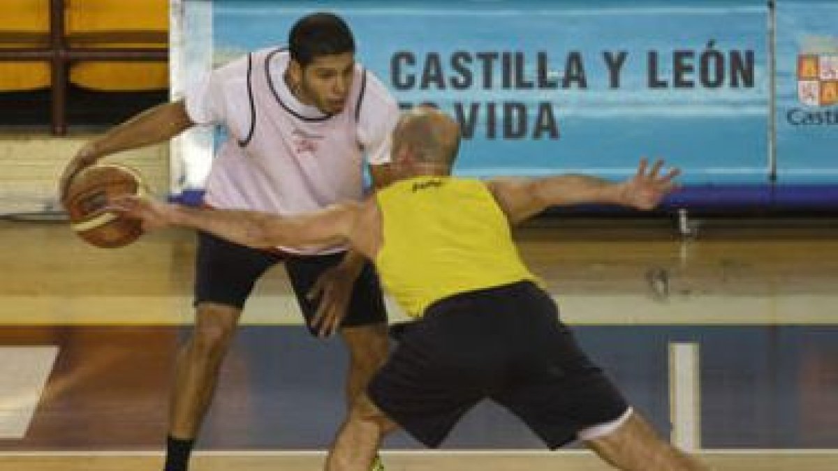 Quezada, que en Huesca recuperó su instinto anotador, será vital en este tramo final de la liga.