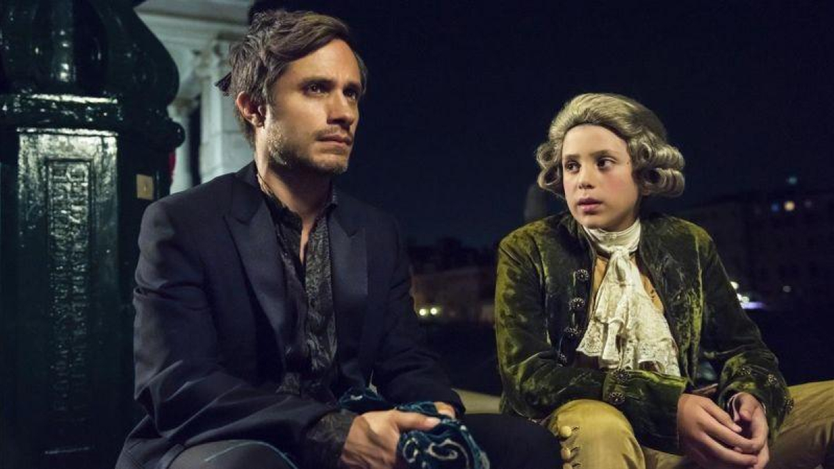 Gael García Bernal, a la izquierda, en la serie.