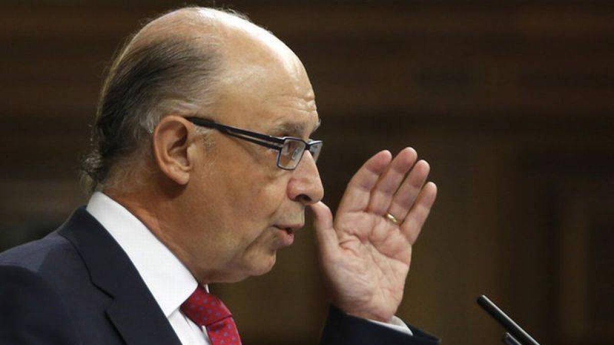 El ministro de Hacienda, Cristóbal Montoro, en el Congreso.