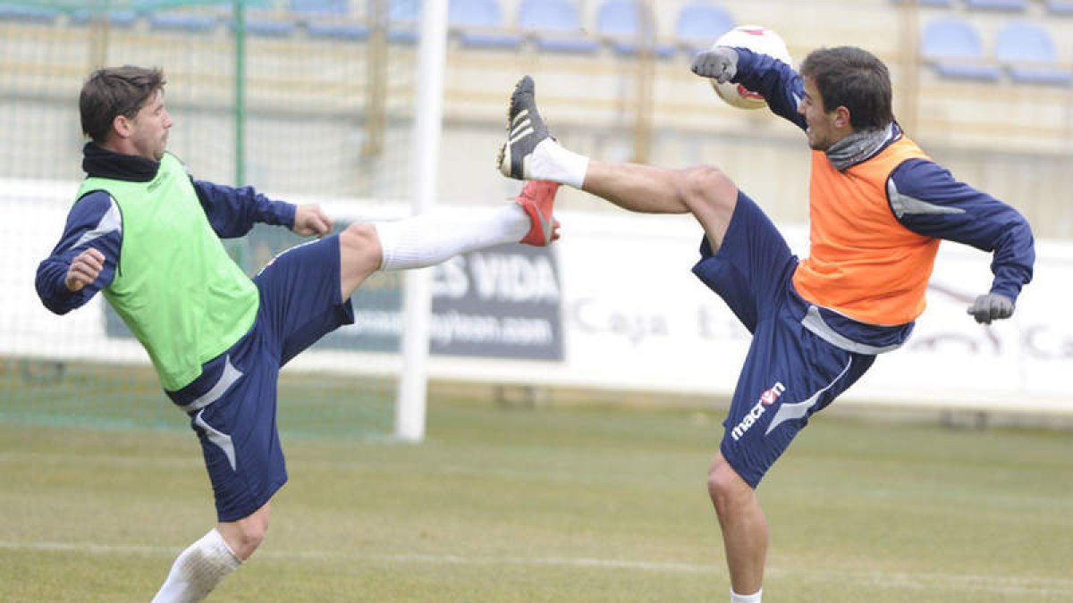 Los jugadores de la Cultural ya piensan en el próximo partido de Liga frente al Tordesillas.