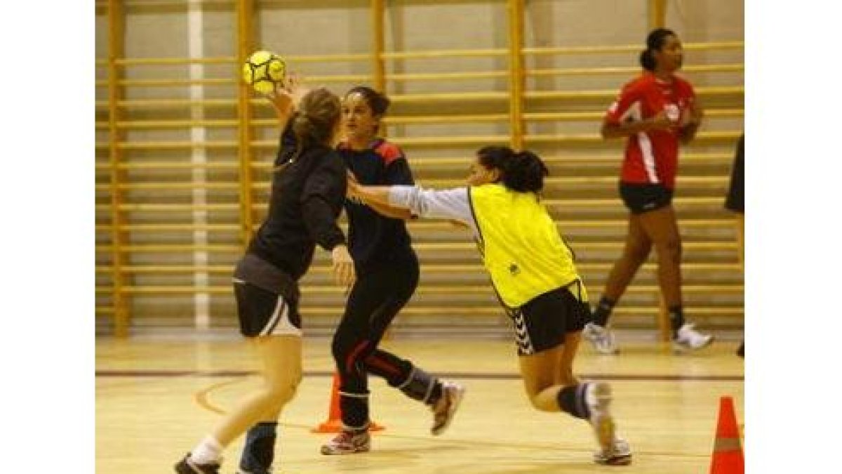Las jugadoras del Cleba durante un entrenamiento.