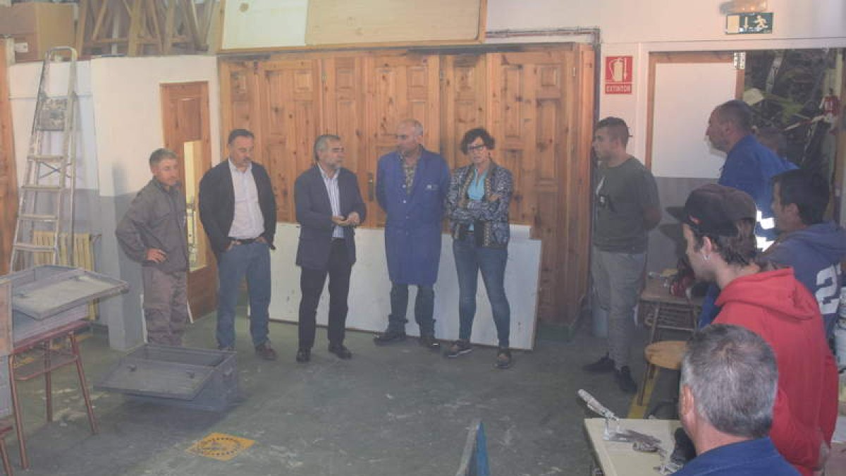 El alcalde se dirigió a los alumnos de Périx IV. DL