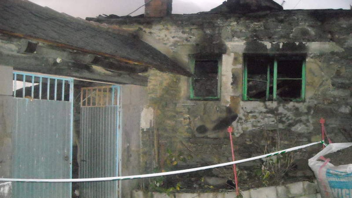 La vivienda resultó totalmente calcinada en el incendio del pasado sábado.