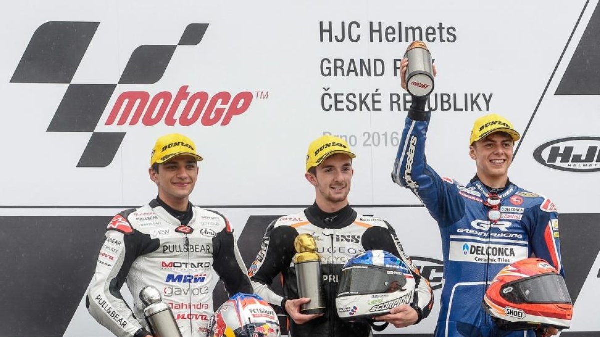 John McPhee, junto a Jorge Martin (izquierda) y Fabio Di Giannantonio (derecha) en el podio de Brno.