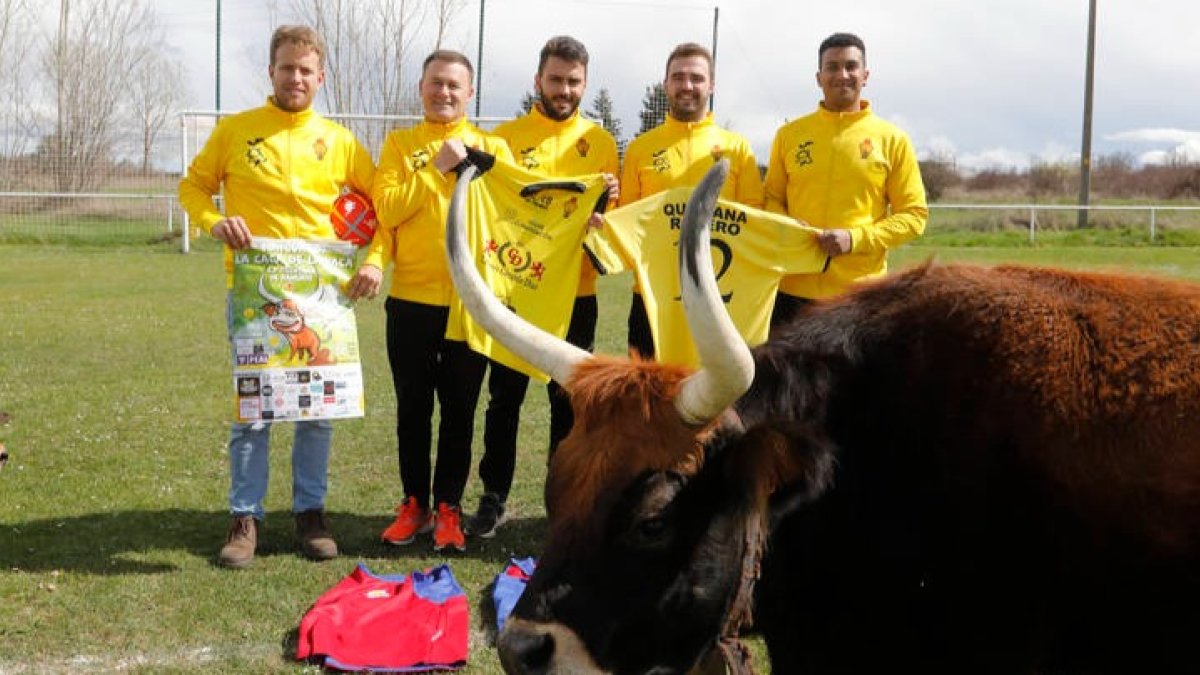 El sorteo de 'La Caca de la Vaca’ llega otro año más a la localidad leonesa de Quintana de Raneros. MARCIANO PÉREZ