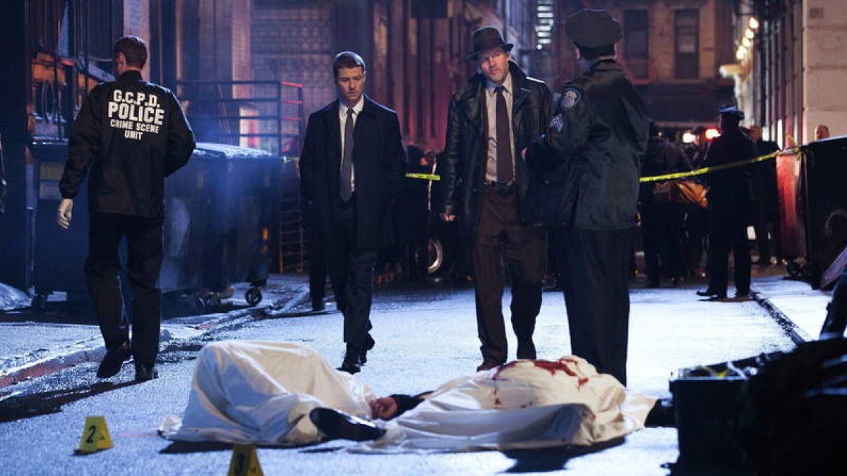 Imagen de los actores Ben McKenzie y Donald Logue, protagonistas de la serie ‘Gotham’.