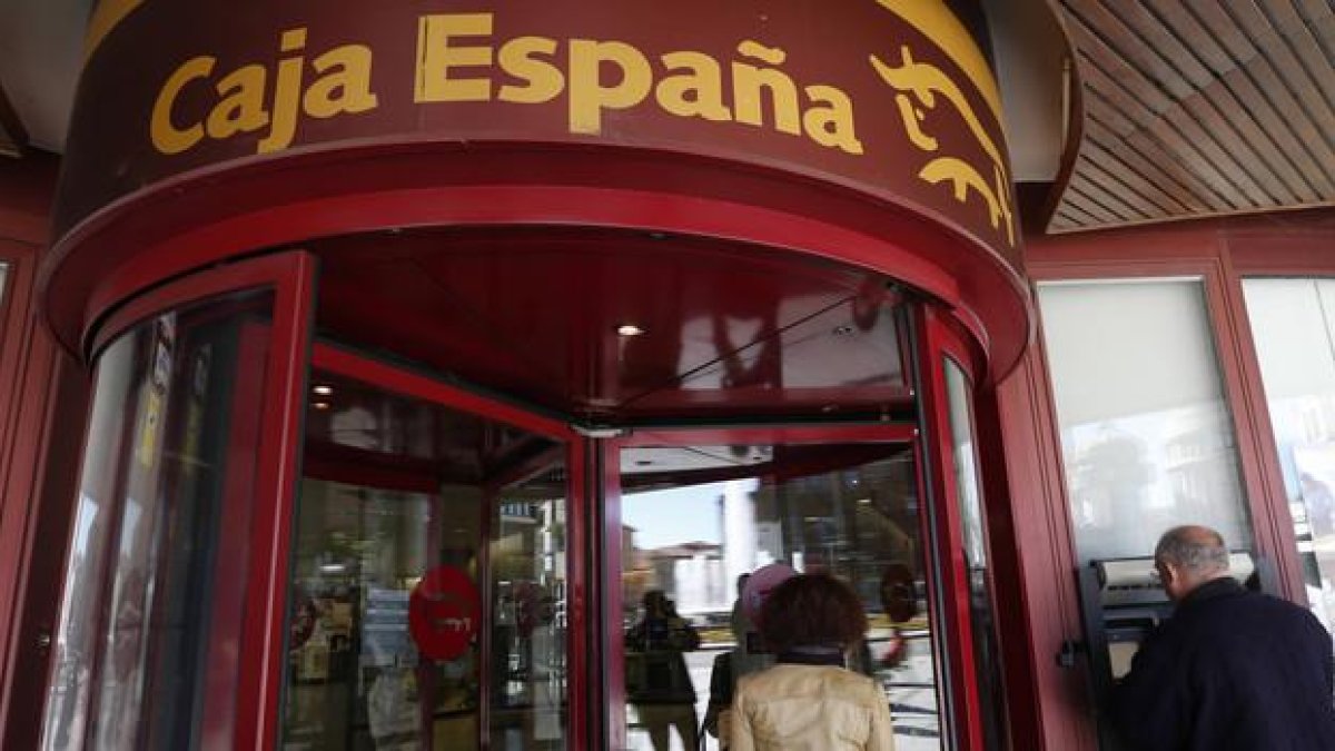 Una oficina de Caja España en León
