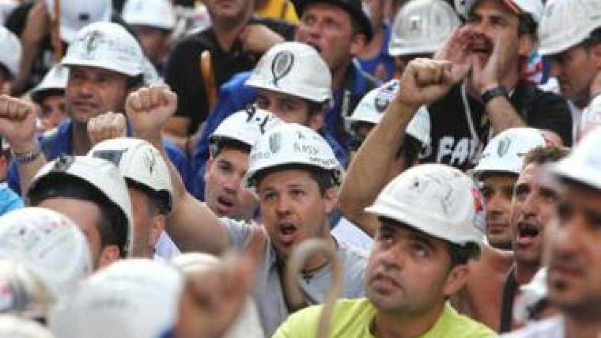 Los mineros llegaron a Bembibre después de recorrer 19 kilómetros