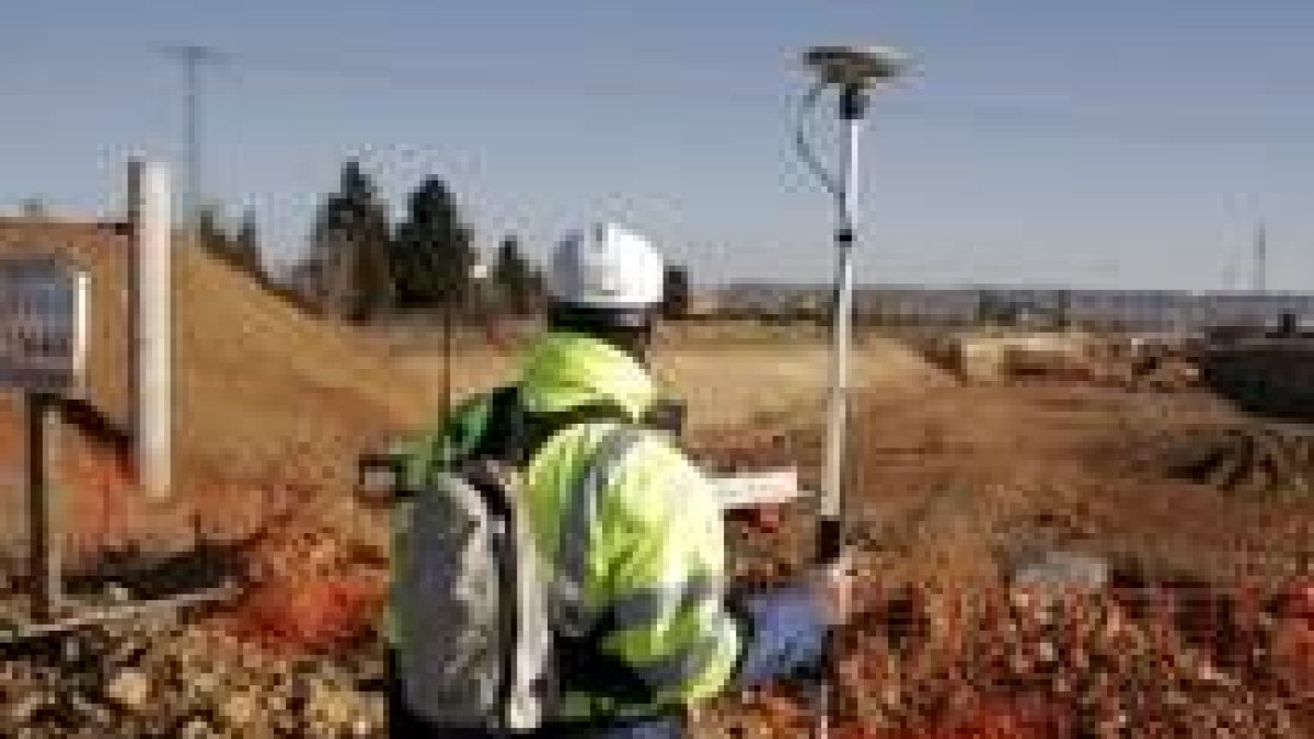Las actuaciones aprobadas ayer por el consejero de Fomento mejorarán 30 kilómetros de carreteras