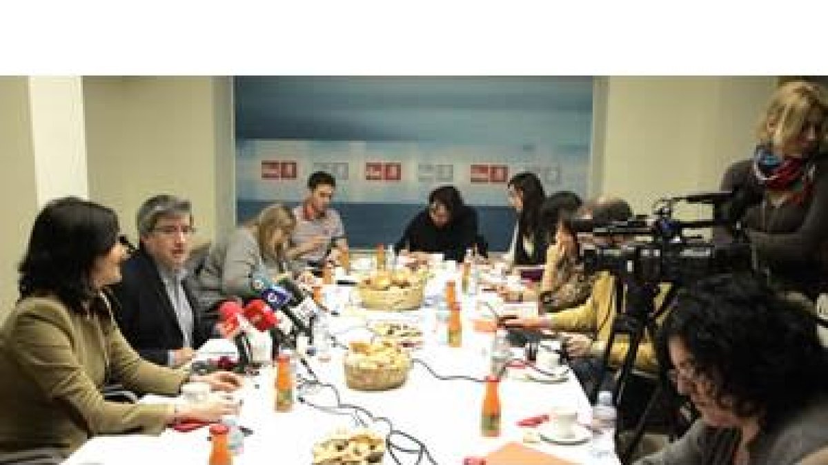 Un momento del desayuno informativo mantenido por el alcalde con los medios de comunicación.