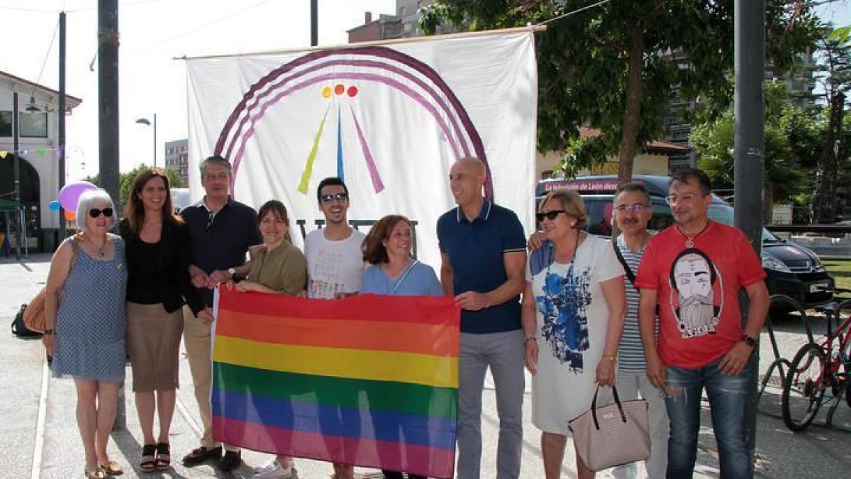 León renueva su compromiso con la bandera arcoíris