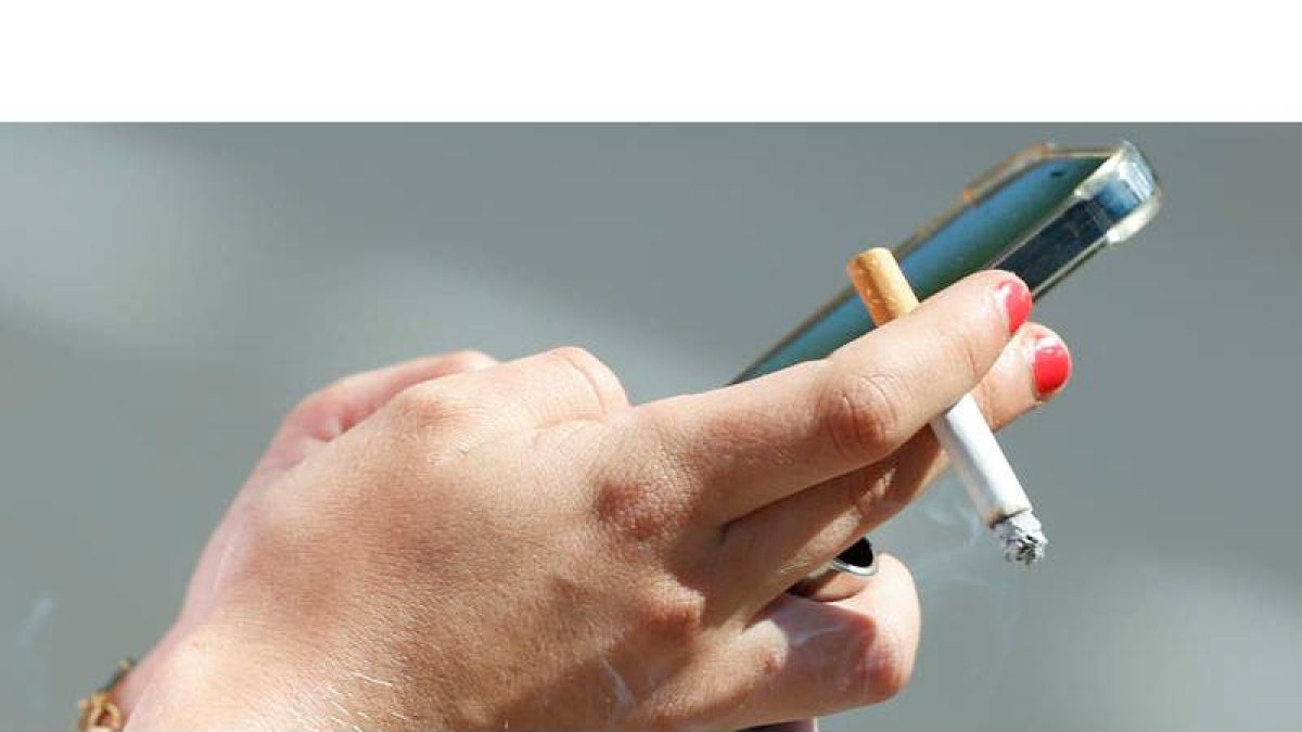 143.000 colillas se arrojan al suelo por segundo en el mundo. J. J. GUILLÉN